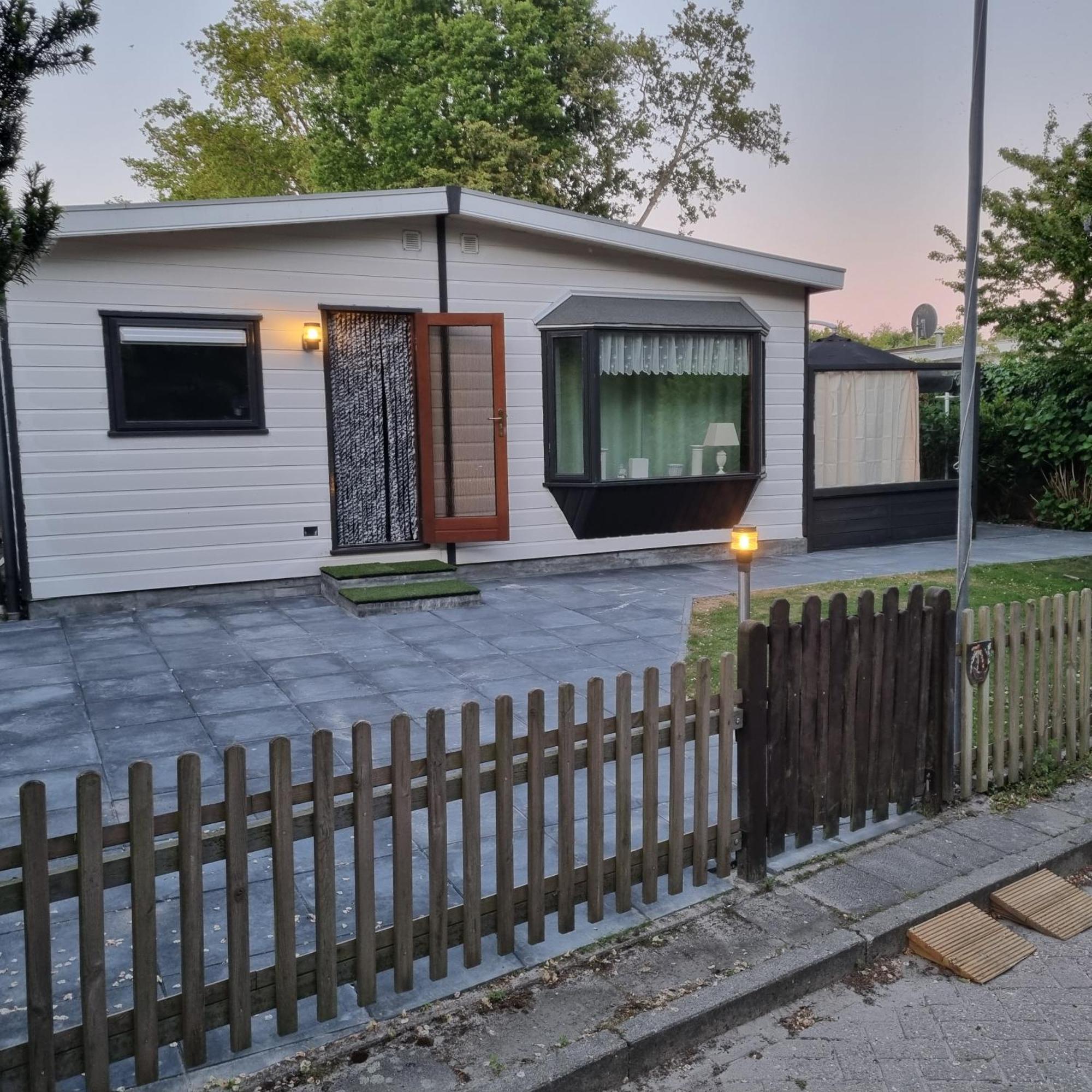 Ferienwohnung Direkt Am Strand In Makkum Luaran gambar
